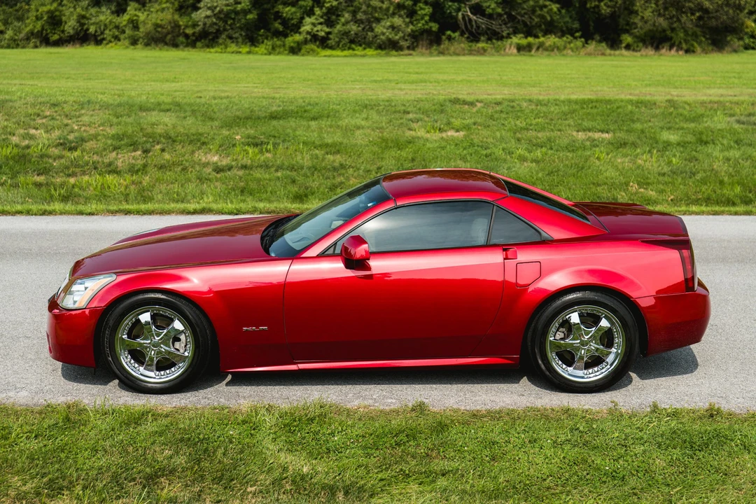 2005 Cadillac XLR - Image 12 of 31