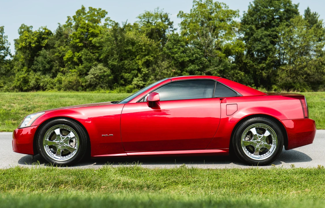 2005 Cadillac XLR - Image 13 of 31