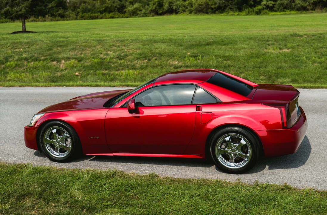2005 Cadillac XLR - Image 14 of 31