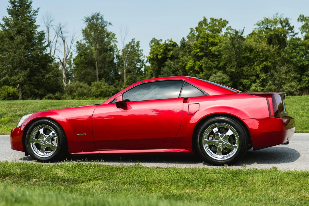 2005 Cadillac XLR - Image 15 of 31