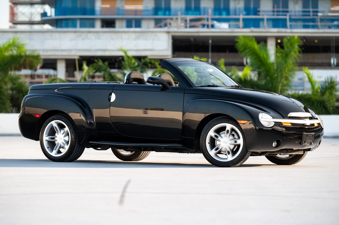 2005 Chevrolet SSR - Image 2 of 31