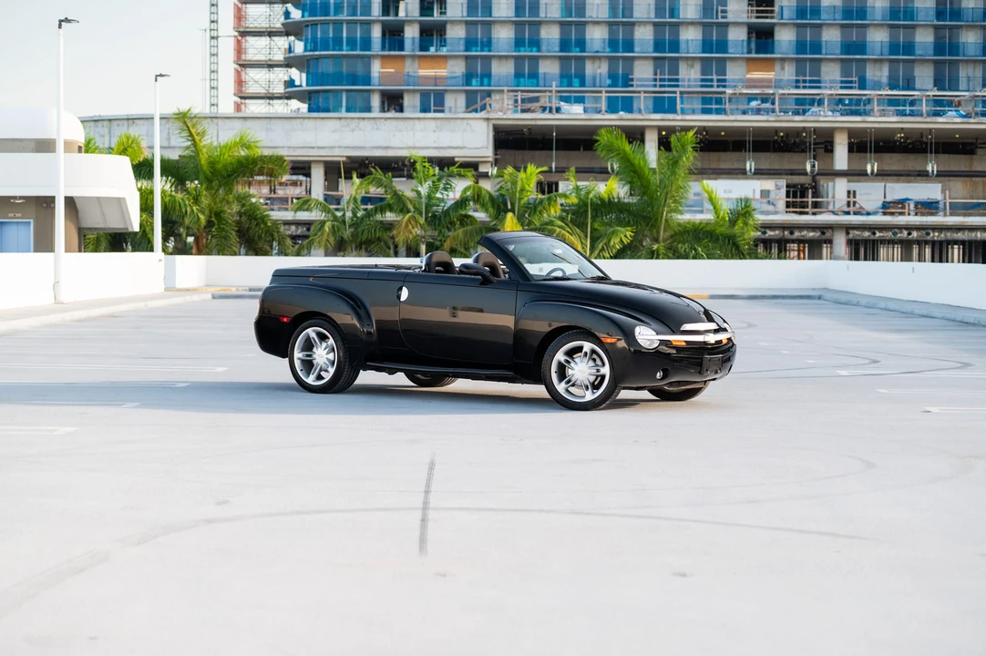 2005 Chevrolet SSR - Image 3 of 31