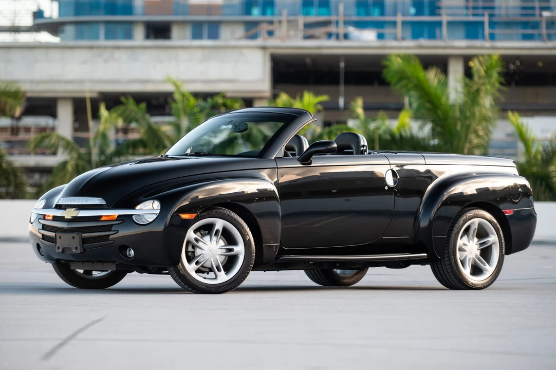 2005 Chevrolet SSR - Image 12 of 31