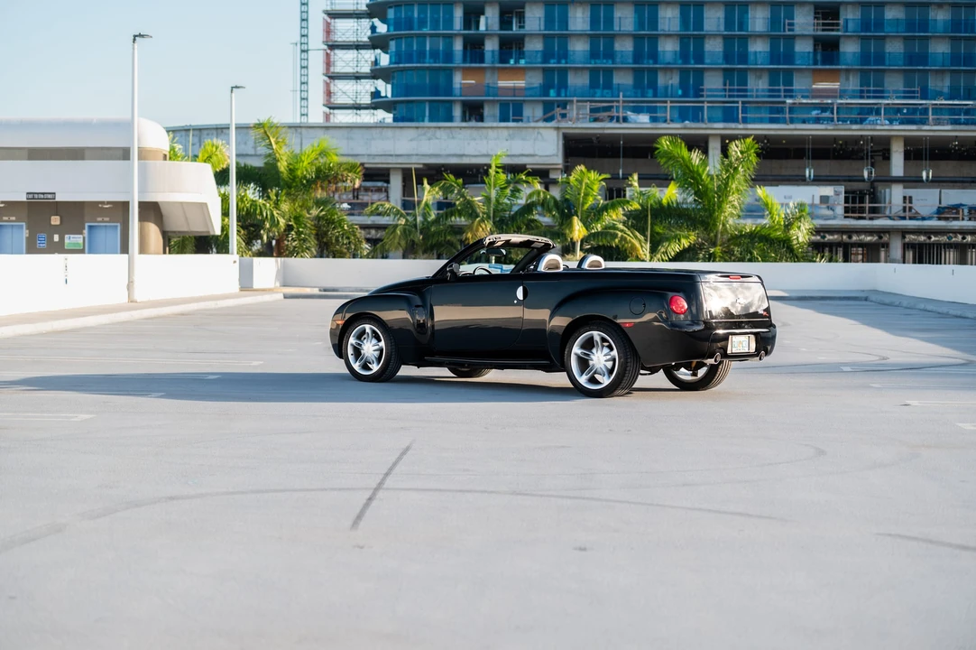 2005 Chevrolet SSR - Image 15 of 31