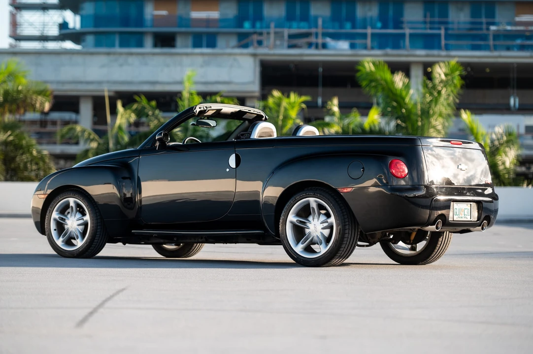 2005 Chevrolet SSR - Image 16 of 31
