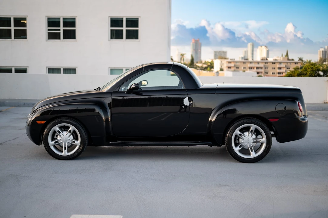 2005 Chevrolet SSR - Image 30 of 31
