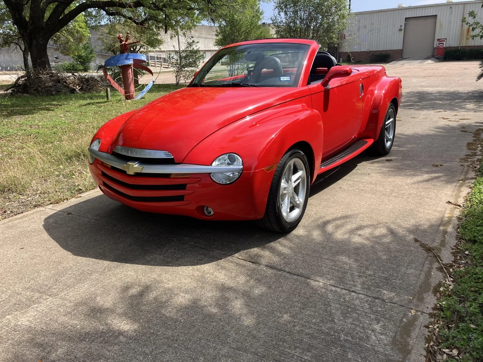 2005 Chevrolet SSR - Image 3 of 31