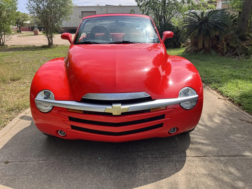 2005 Chevrolet SSR - Image 2 of 31