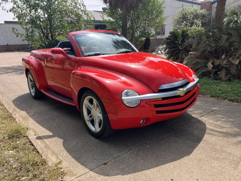 2005 Chevrolet SSR - Image 10 of 31