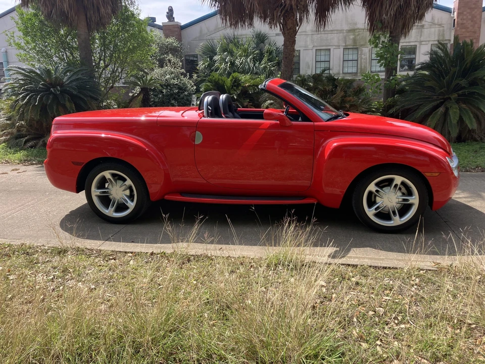 2005 Chevrolet SSR - Image 8 of 31