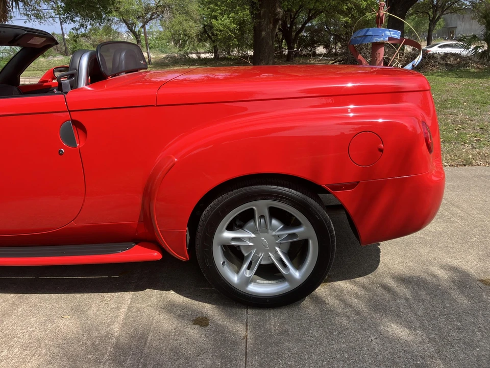 2005 Chevrolet SSR - Image 27 of 31
