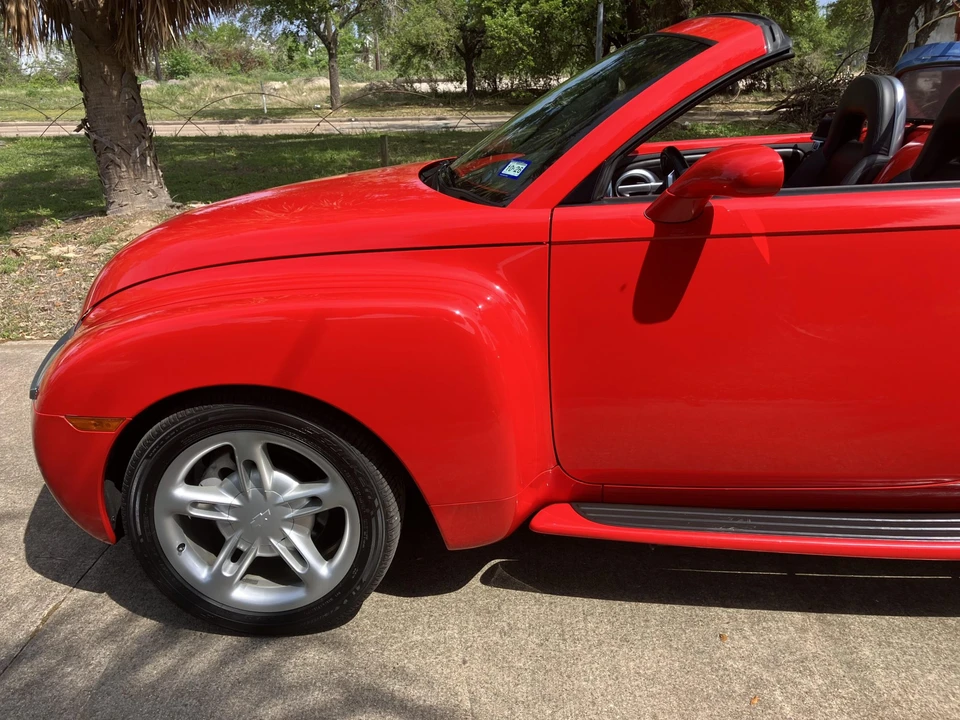 2005 Chevrolet SSR - Image 26 of 31