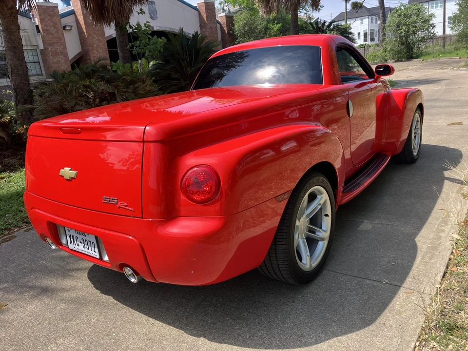 2005 Chevrolet SSR - Image 16 of 31