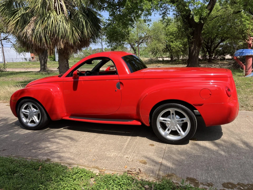2005 Chevrolet SSR - Image 12 of 31