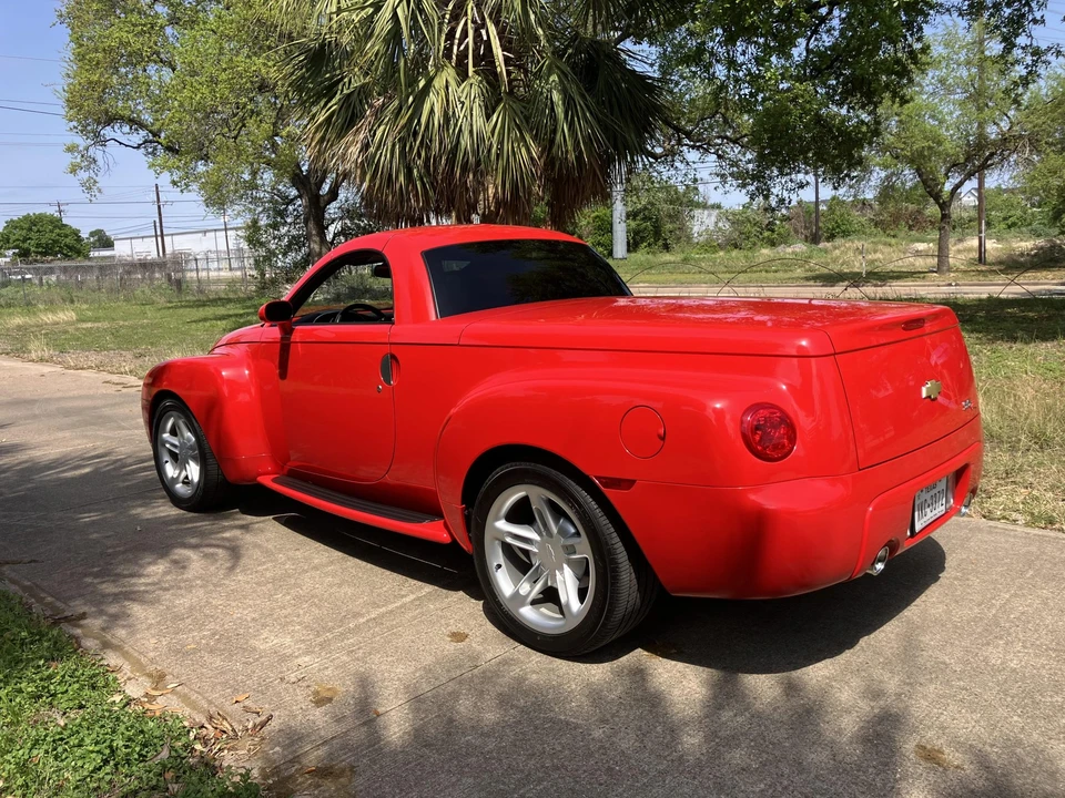 2005 Chevrolet SSR - Image 13 of 31