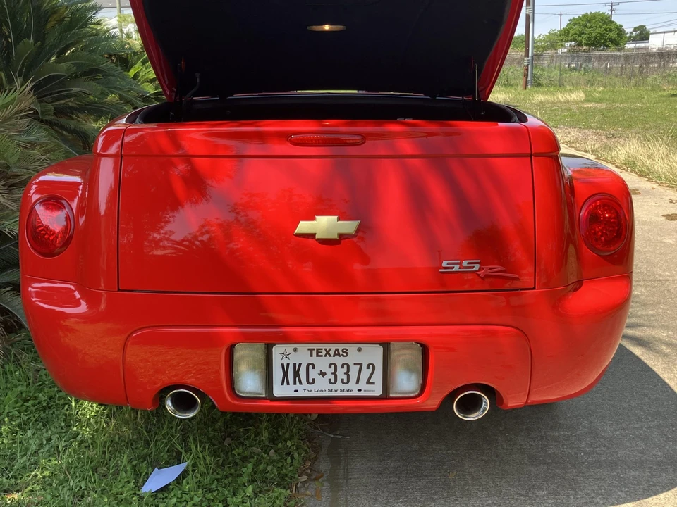 2005 Chevrolet SSR - Image 28 of 31