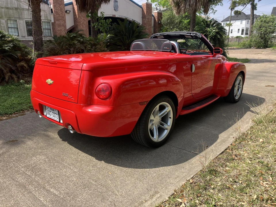 2005 Chevrolet SSR - Image 7 of 31