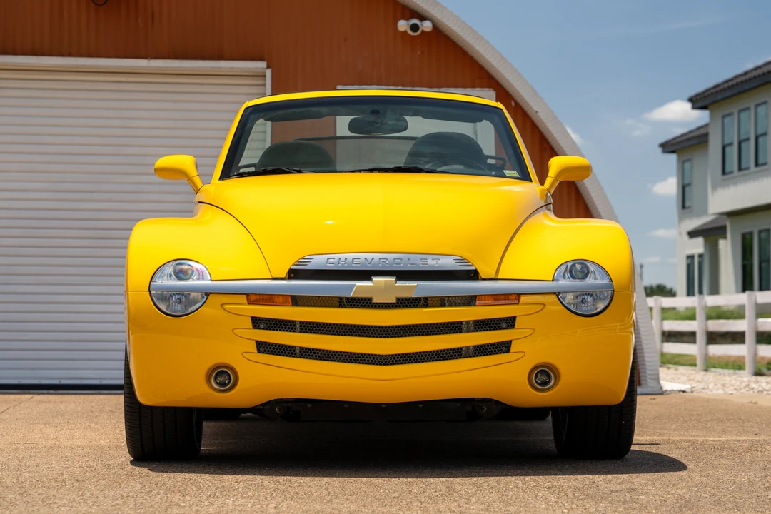 2005 Chevrolet SSR - Image 2 of 31