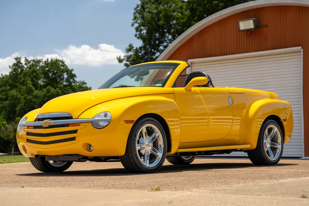 2005 Chevrolet SSR - Image 3 of 31