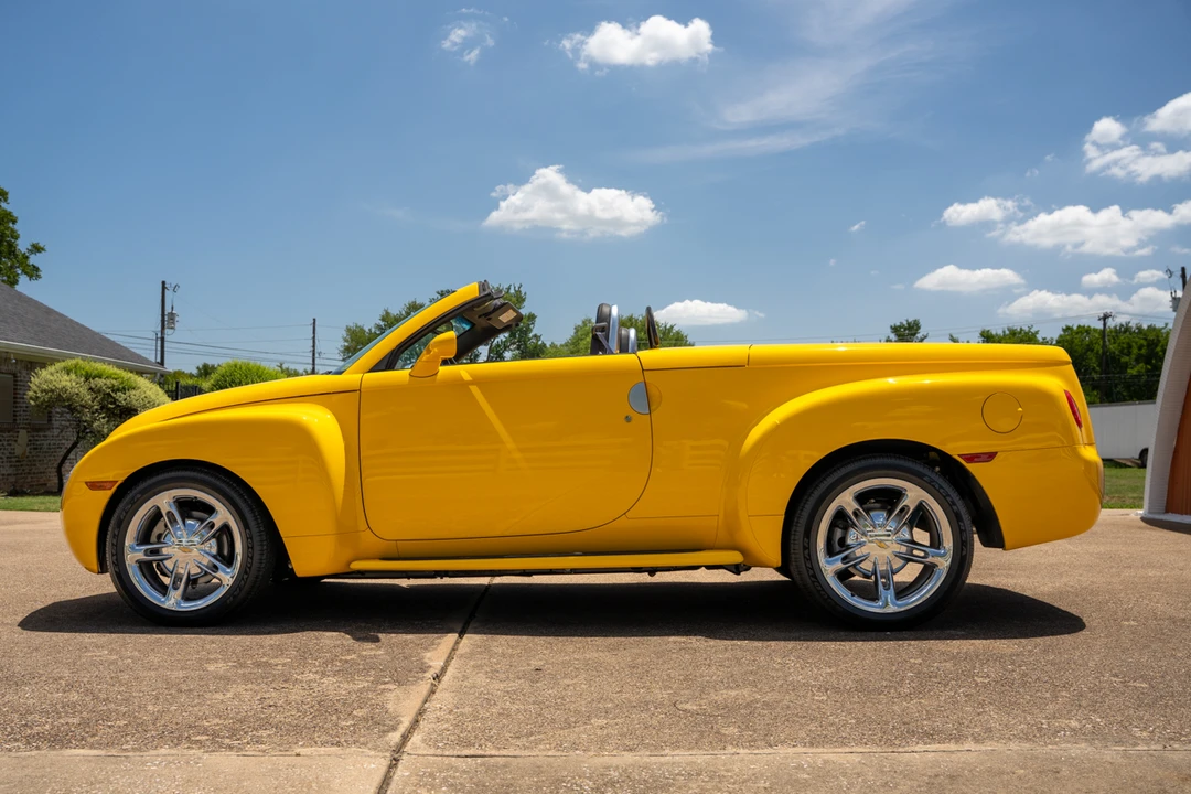 2005 Chevrolet SSR - Image 5 of 31