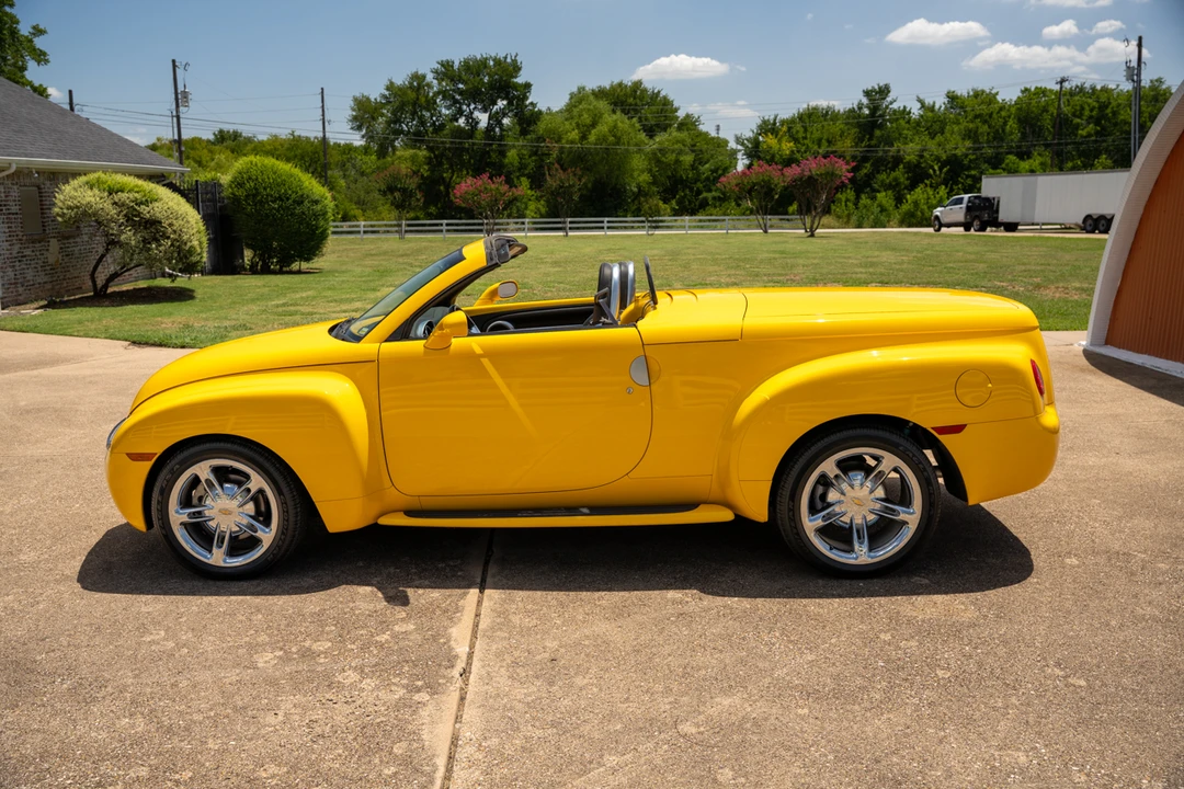 2005 Chevrolet SSR - Image 6 of 31