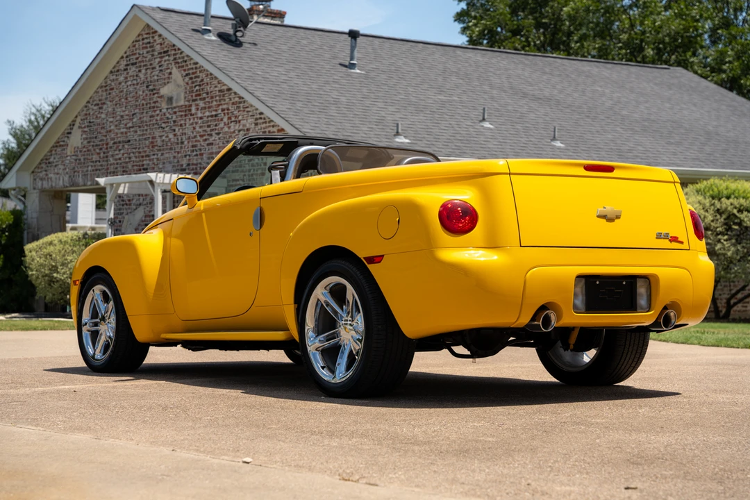 2005 Chevrolet SSR - Image 7 of 31