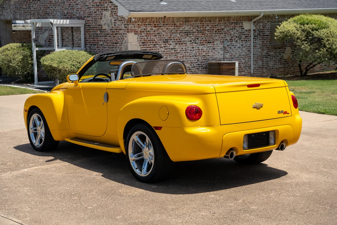 2005 Chevrolet SSR - Image 8 of 31