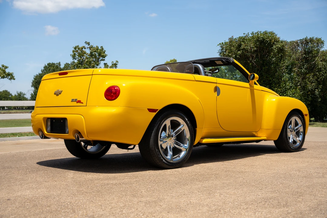 2005 Chevrolet SSR - Image 11 of 31