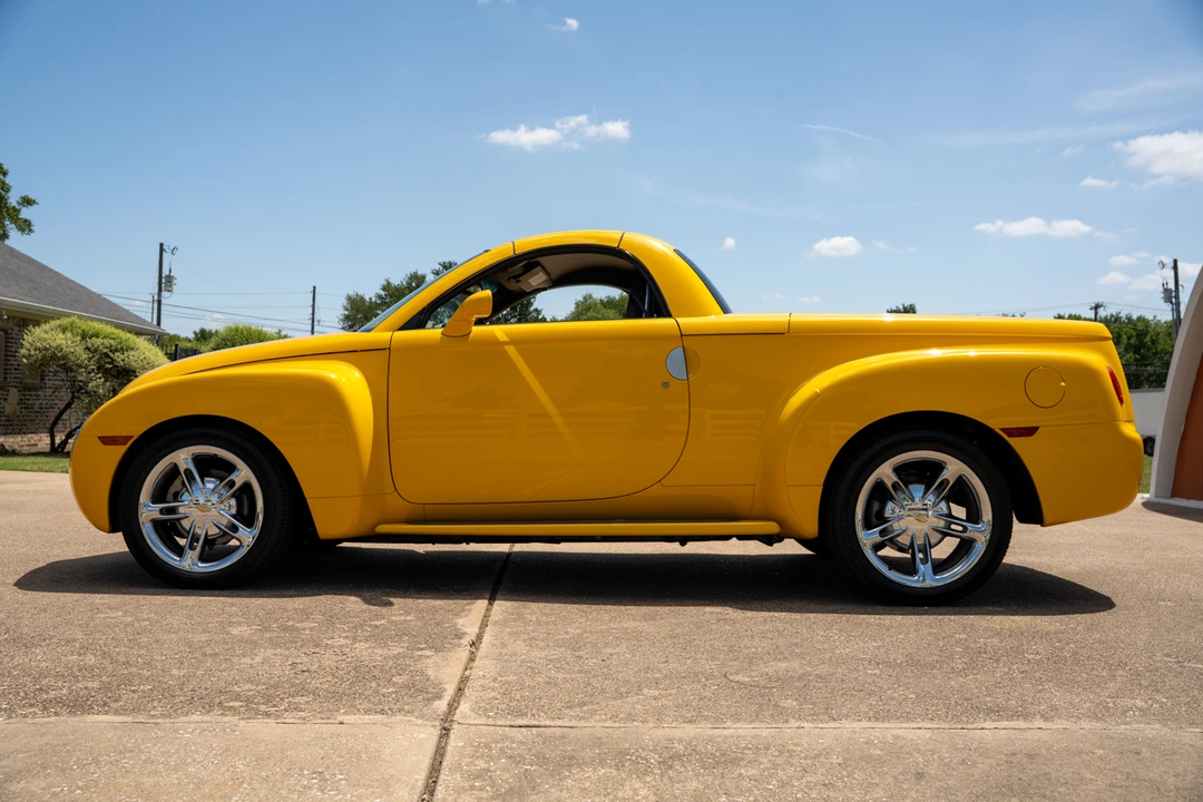 2005 Chevrolet SSR - Image 18 of 31