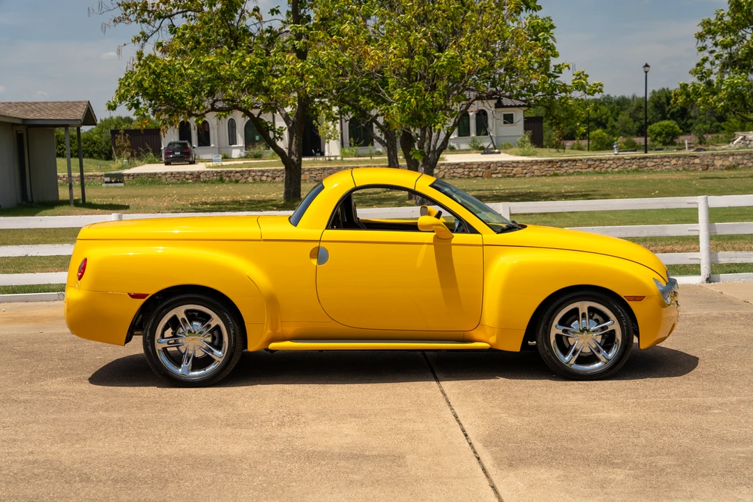 2005 Chevrolet SSR - Image 27 of 31