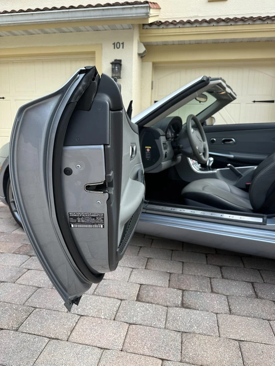 2005 Chrysler Crossfire - Image 28 of 31