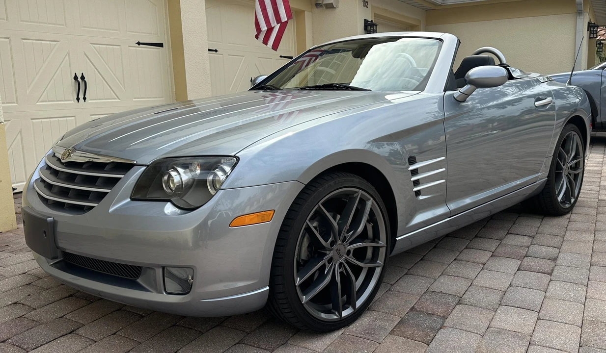 2005 Chrysler Crossfire - Image 2 of 31