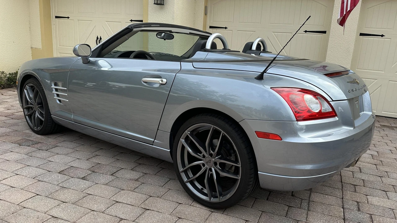 2005 Chrysler Crossfire - Image 3 of 31