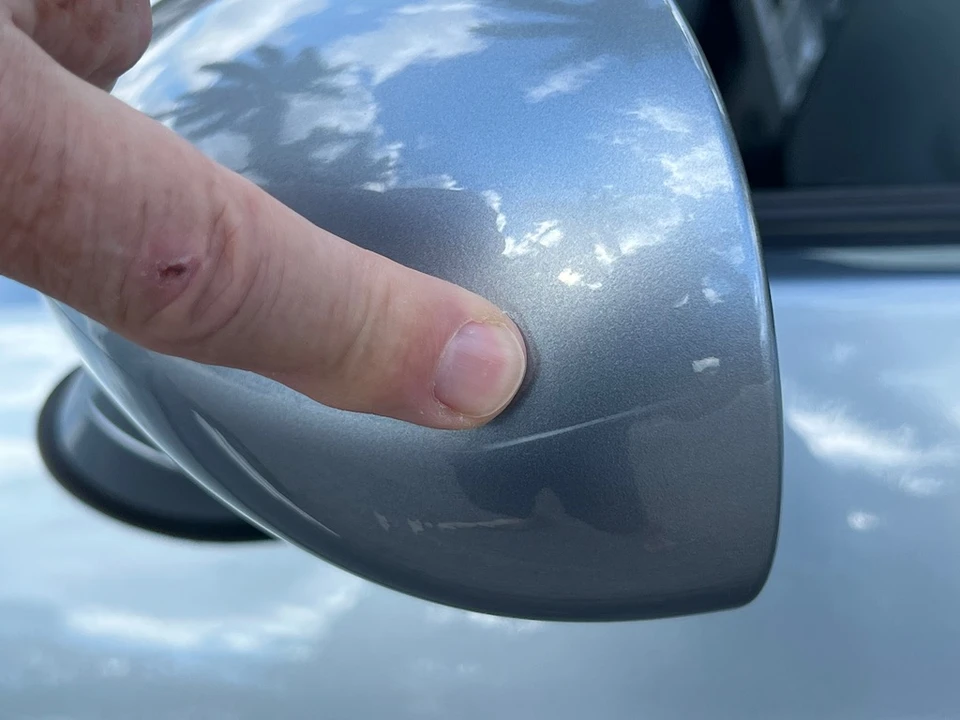 2005 Chrysler Crossfire - Image 27 of 31