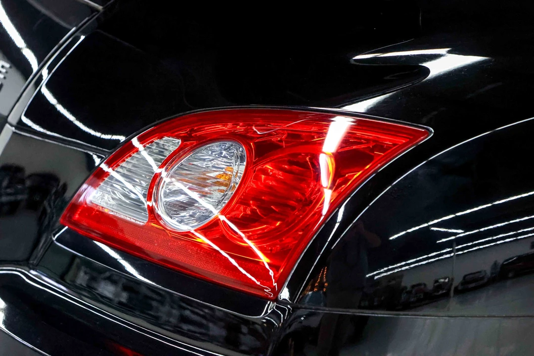 2005 Chrysler Crossfire - Image 18 of 31
