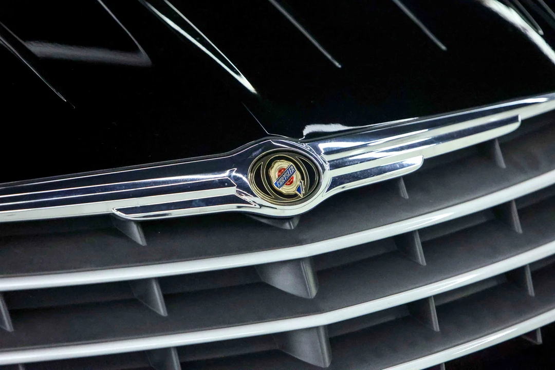 2005 Chrysler Crossfire - Image 26 of 31