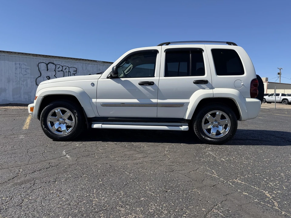 2005 Jeep KJ Liberty - Image 12 of 31