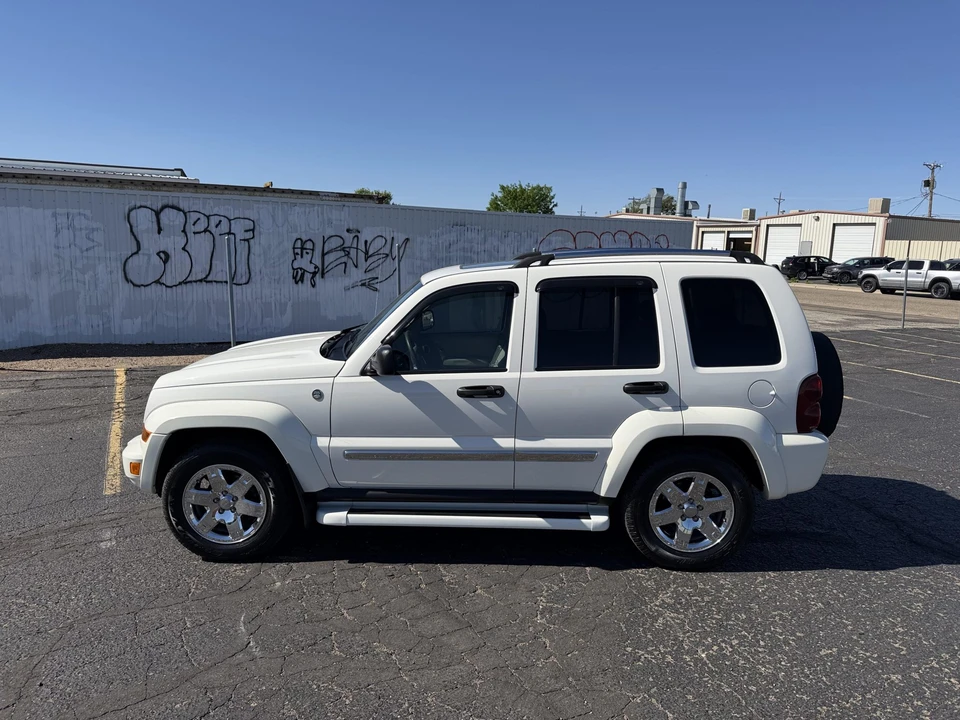 2005 Jeep KJ Liberty - Image 10 of 31