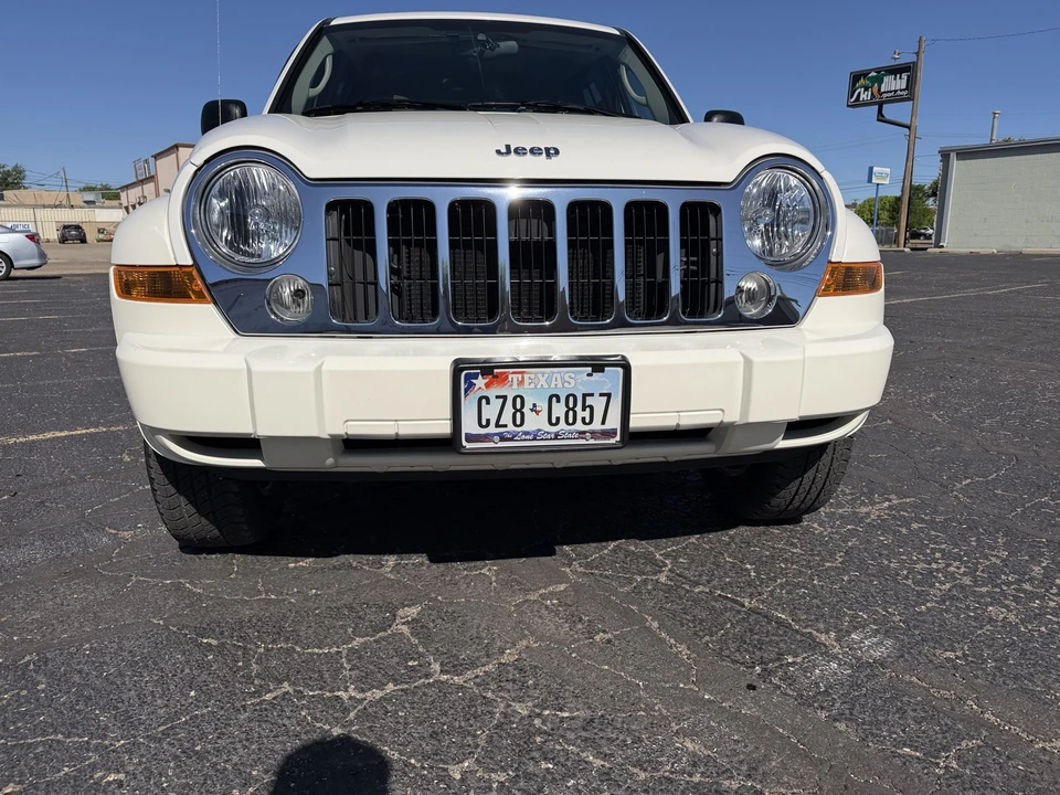 2005 Jeep KJ Liberty - Image 5 of 31