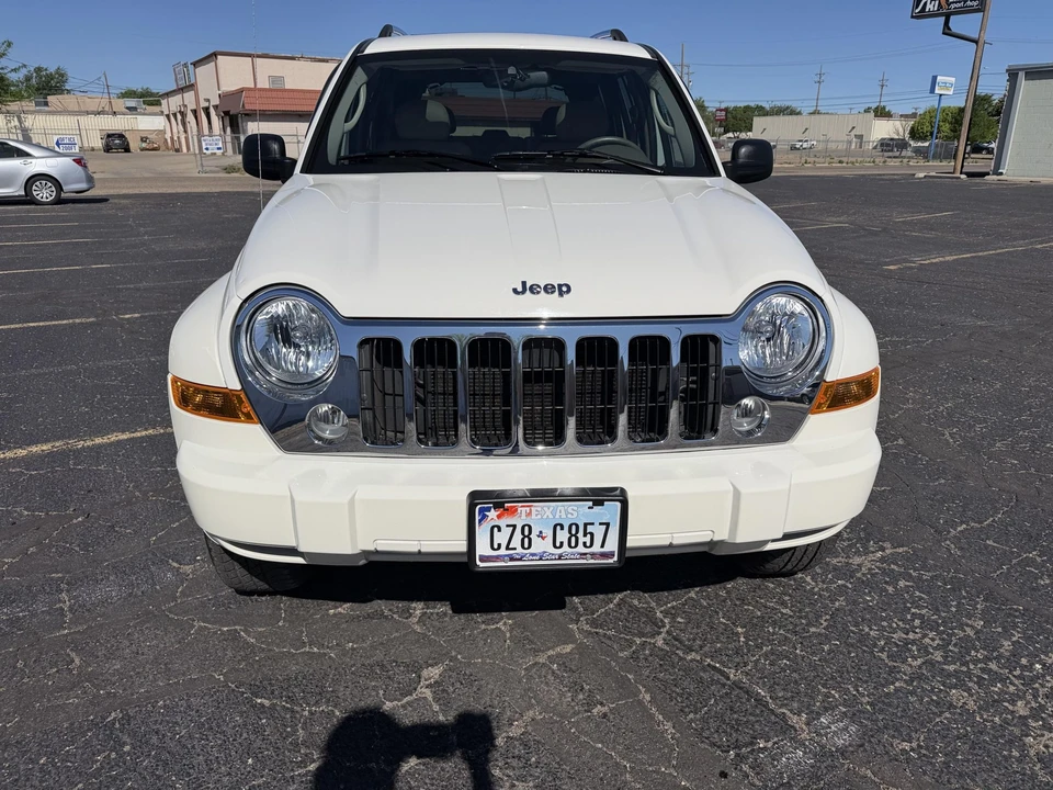 2005 Jeep KJ Liberty - Image 4 of 31