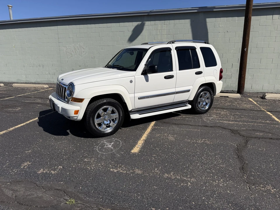 2005 Jeep KJ Liberty - Image 9 of 31