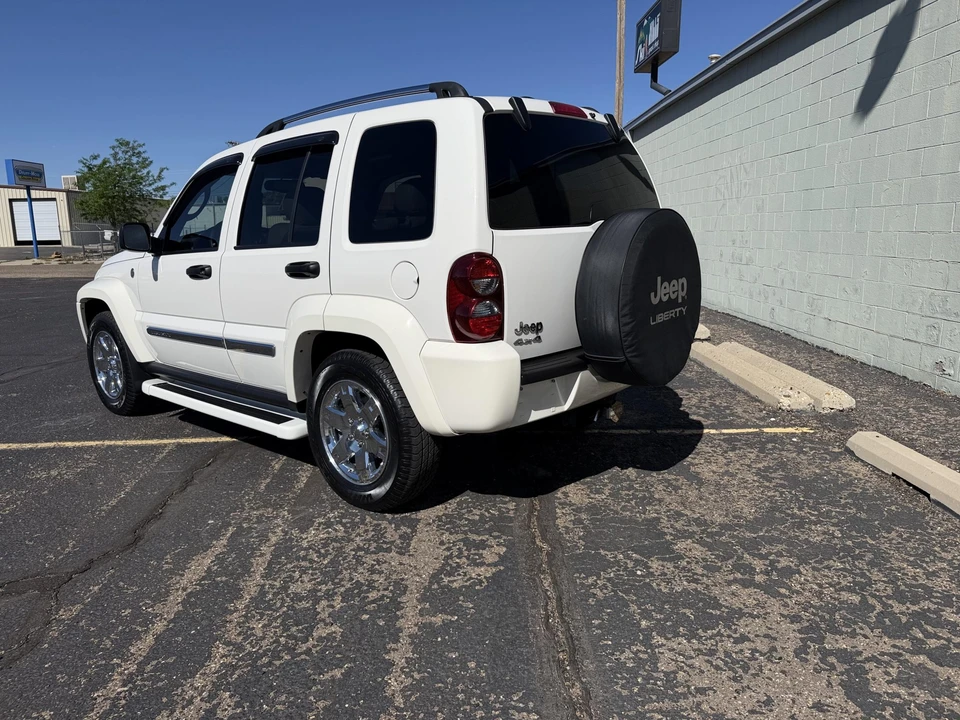2005 Jeep KJ Liberty - Image 13 of 31