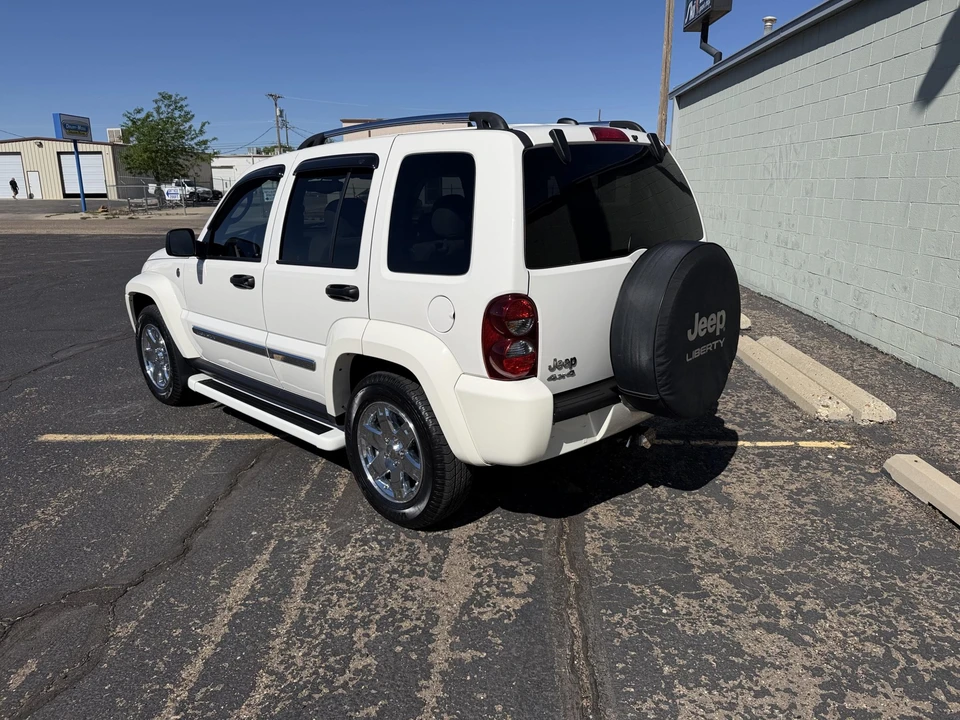 2005 Jeep KJ Liberty - Image 14 of 31