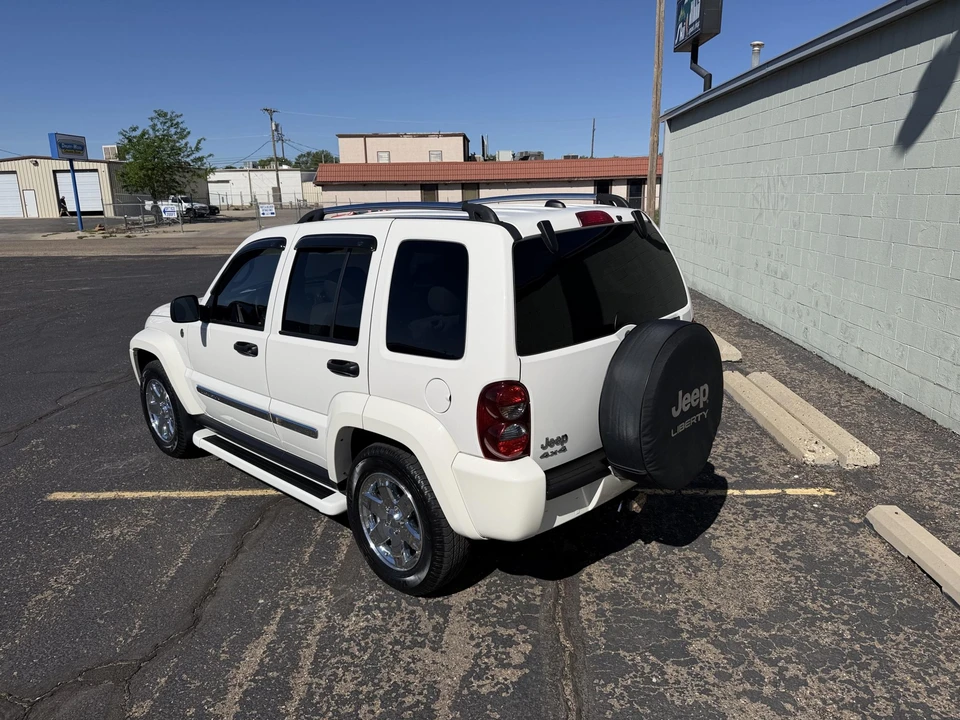2005 Jeep KJ Liberty - Image 15 of 31