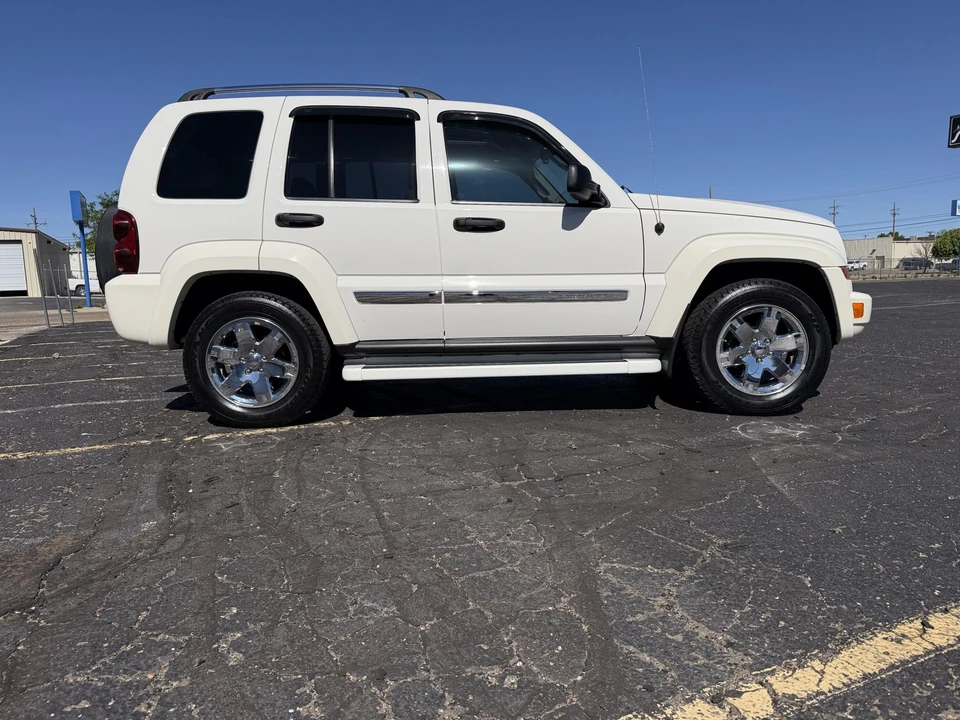 2005 Jeep KJ Liberty - Image 22 of 31