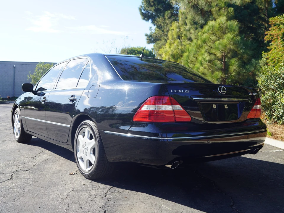 2005 Lexus LS 3rd Gen - Image 4 of 31