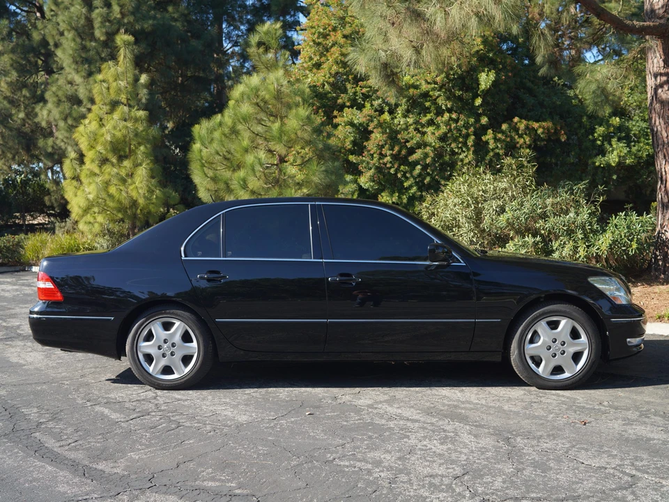 2005 Lexus LS 3rd Gen - Image 7 of 31