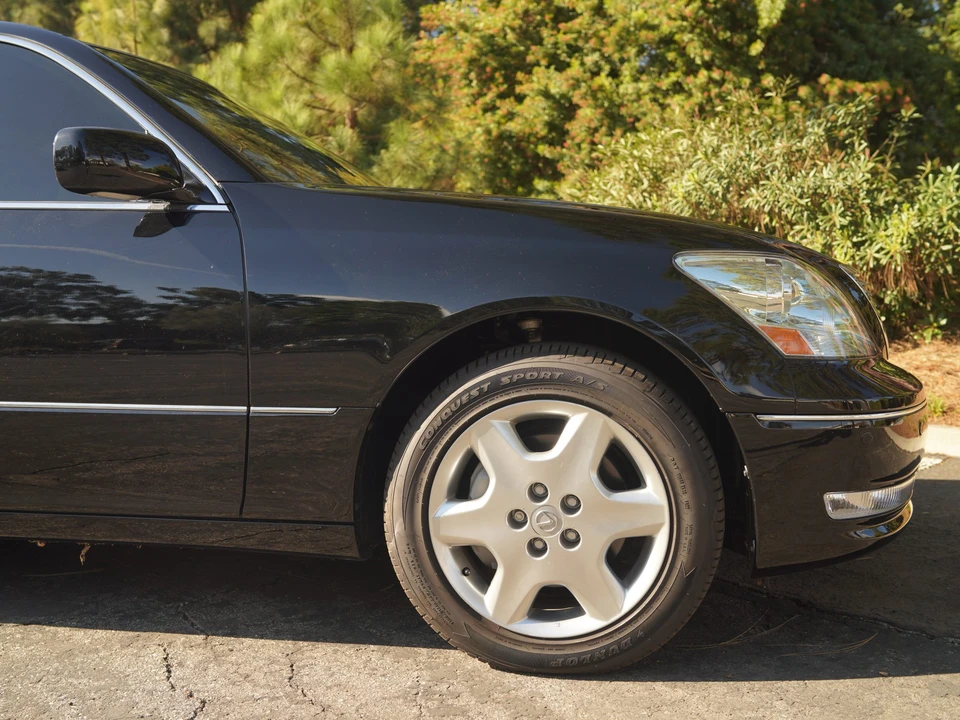 2005 Lexus LS 3rd Gen - Image 24 of 31