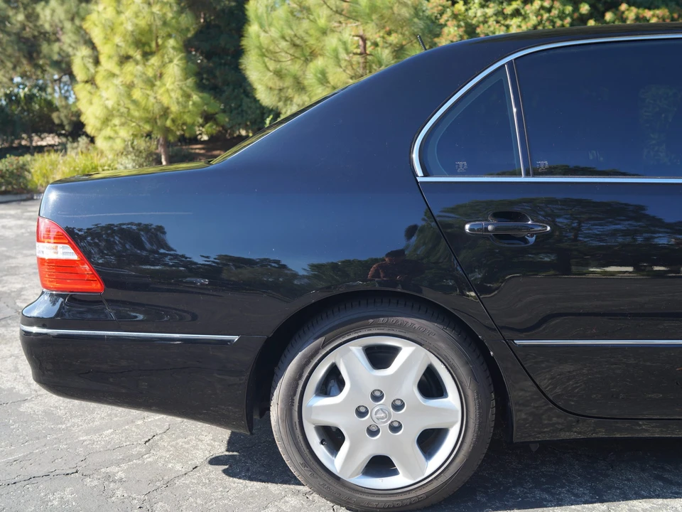 2005 Lexus LS 3rd Gen - Image 22 of 31