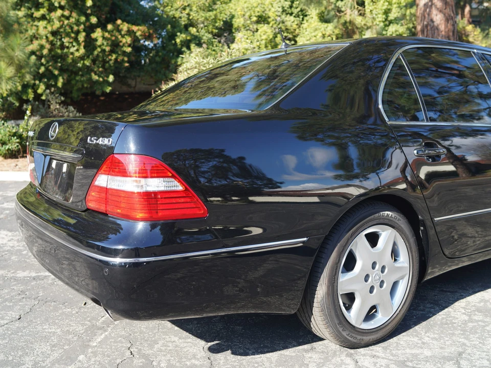 2005 Lexus LS 3rd Gen - Image 18 of 31